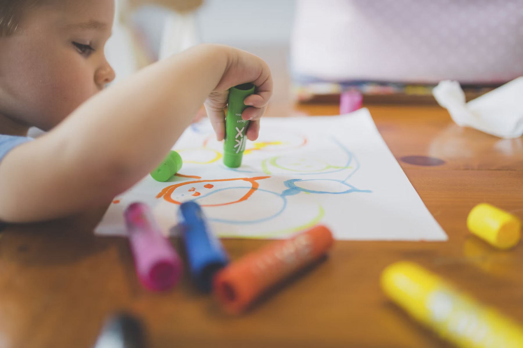 Enfant faisant un bilan neuropsychologique